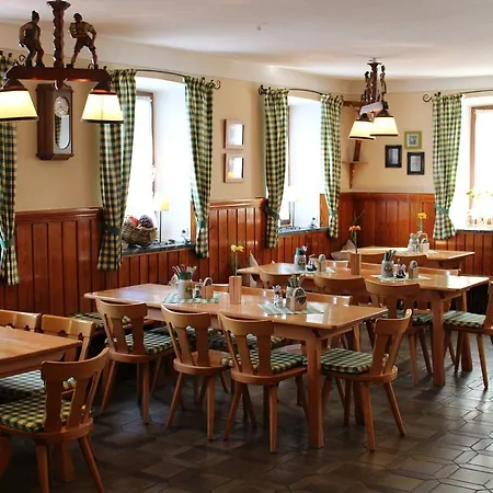 דירה Gasthaus Neuwirt Surheim *