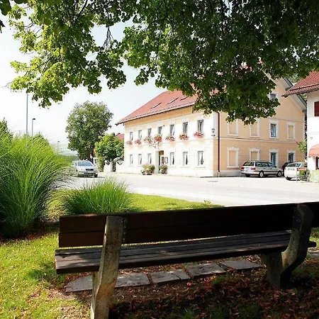 Gasthaus Neuwirt Surheim דירה פריילאסינג