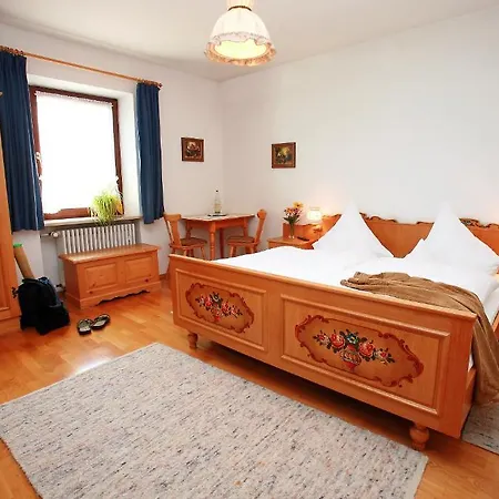 דירה Gasthaus Neuwirt Surheim *